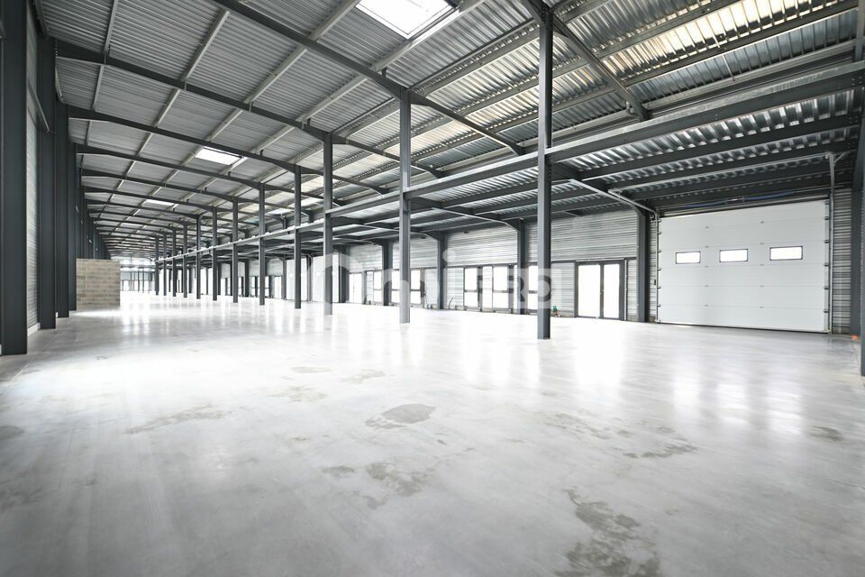 Vente local d''activites 1558 m² divisibles à partir de 168 m²