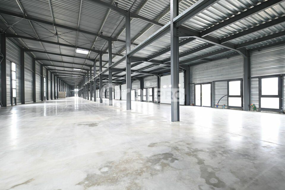 PARC D'ACTIVITE A VENDRE - 1 558 m² - BOURGOIN-JALLIEU