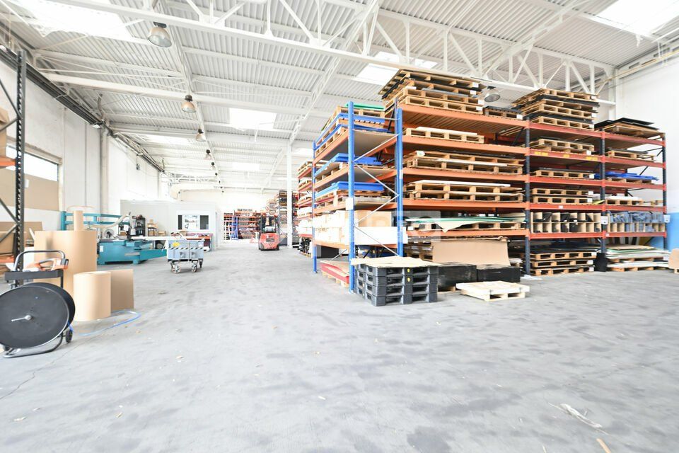 Location local d''activites 1000 m² non divisibles