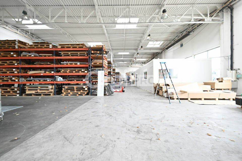 LOCAL D'ACTIVITE A LOUER - 1 000 m² - SAINT PRIEST