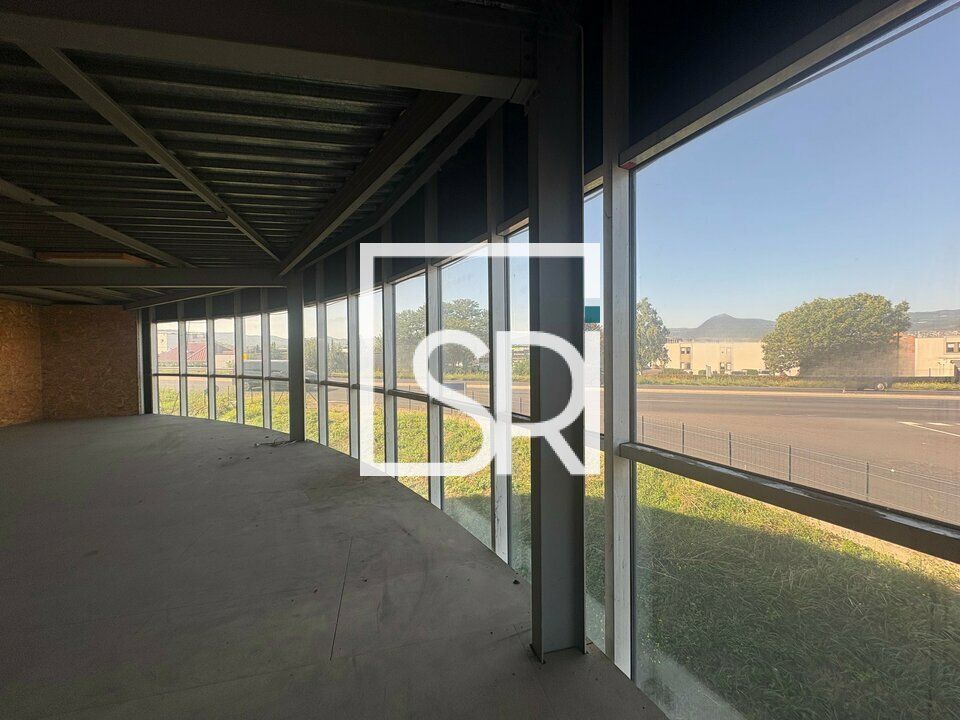 1355 m² pour ce entrepot en location à Clermont ferrand