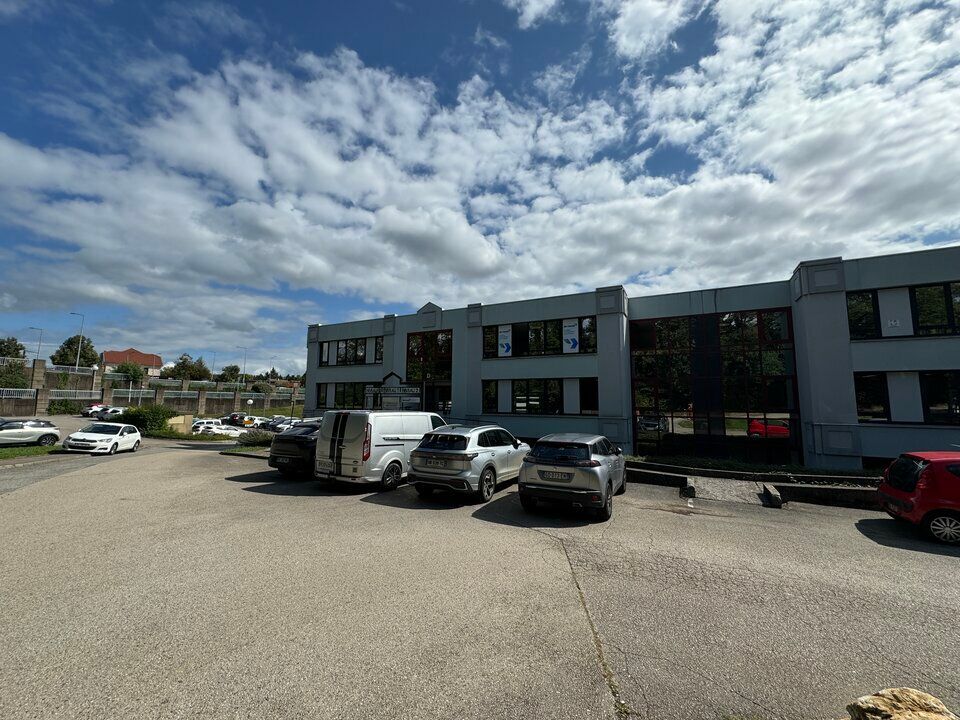 A LOUER - ECOLE VALENTIN - BUREAUX 134 M²