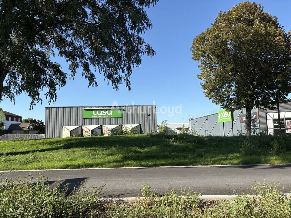 A LOUER - LOCAL COMMERCIAL 736m2 - LA VIGIE