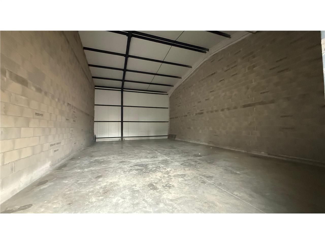 Vente entrepots 137 m² non divisibles