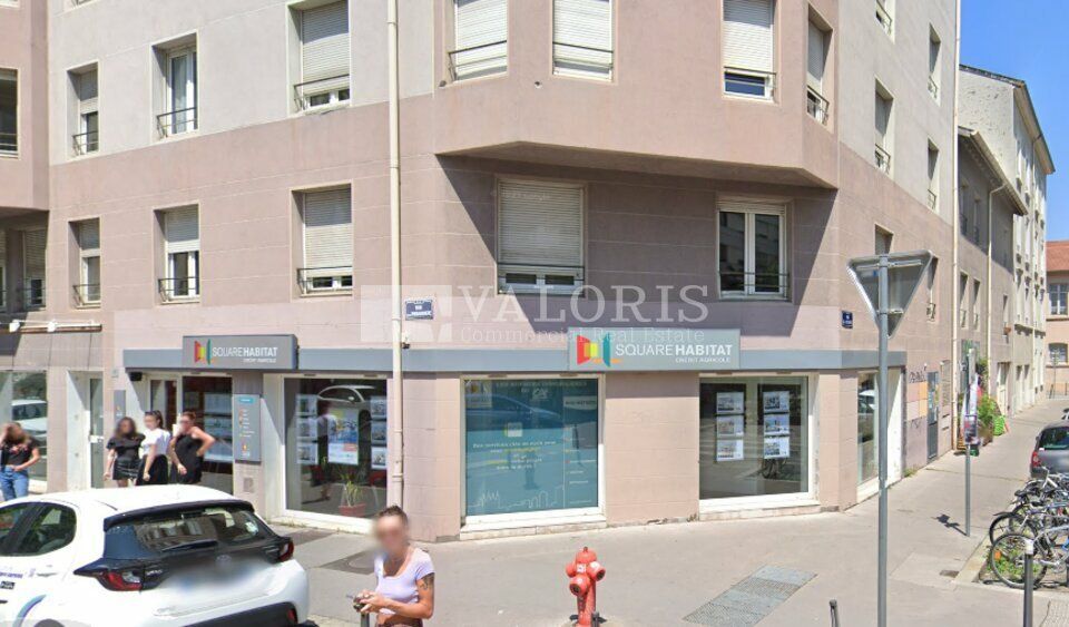 Location local commercial 91.7 m² non divisibles