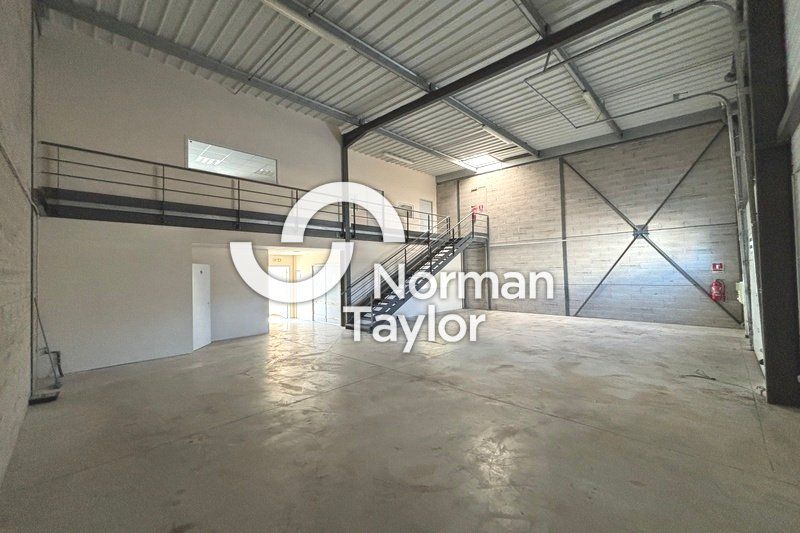 Location local d''activites 250 m² non divisibles