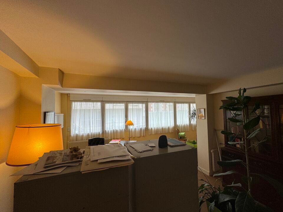 TOURS CENTRE PROCHE HYPER CENTRE - BUS TRAM - A VENDRE BUREAUX DE 78 M² EN RDC