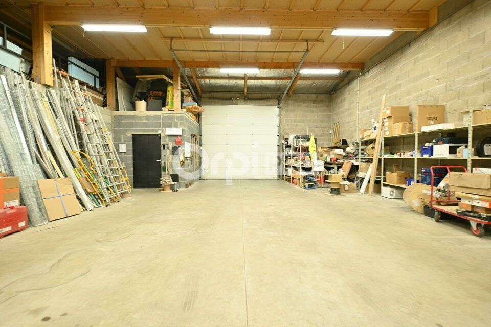 Location local d''activites 451 m² non divisibles