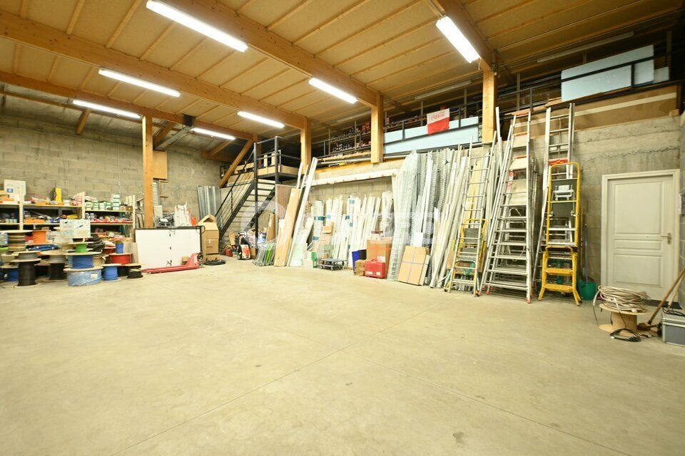 LOCAL D'ACTIVITE A VENDRE OU A LOUER - 451 m² - THURINS