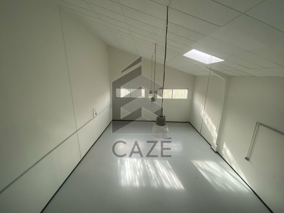 Location local d''activites 583 m² divisibles à partir de 276 m²