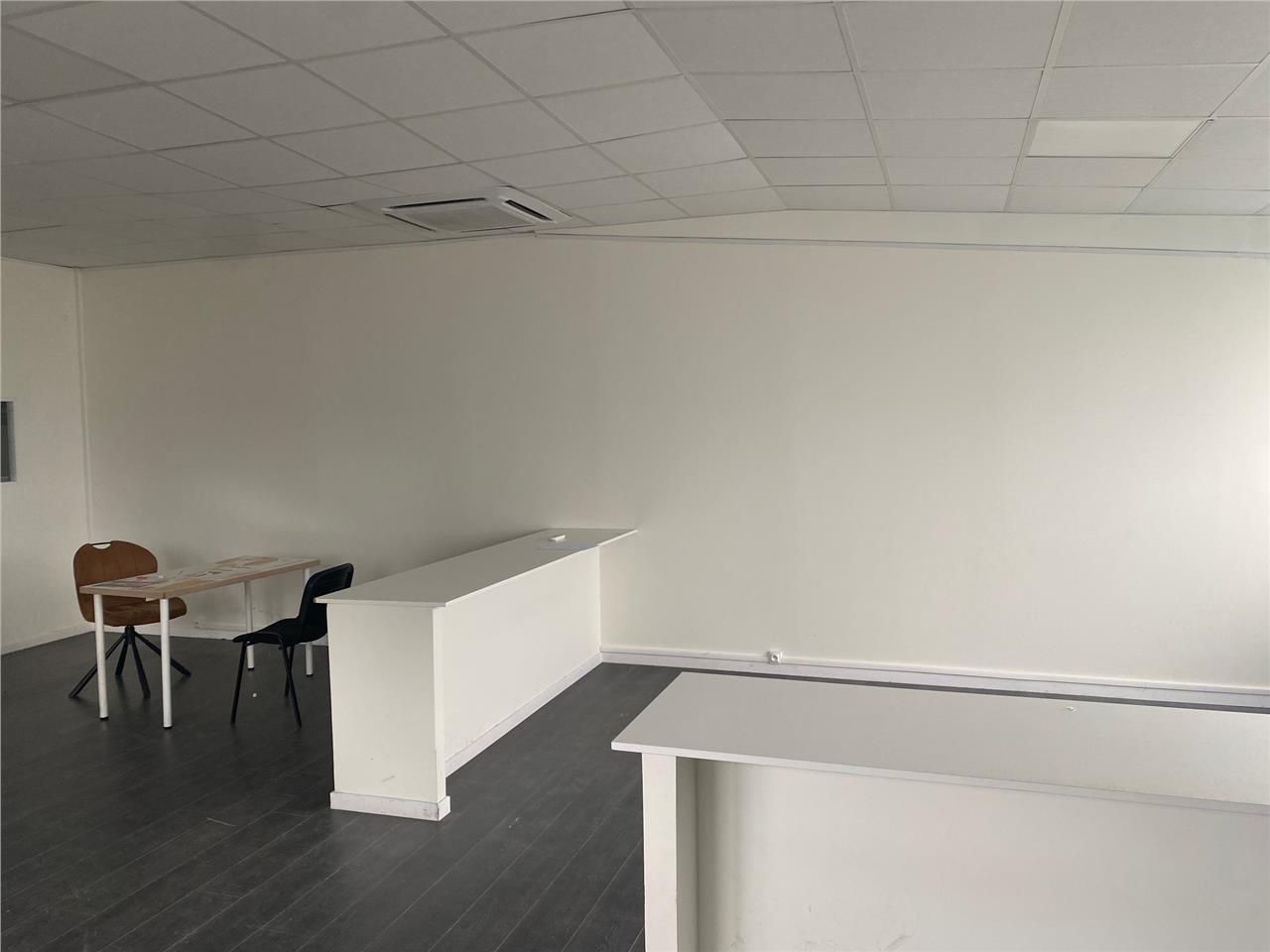 300 m² dispo à Le haillan