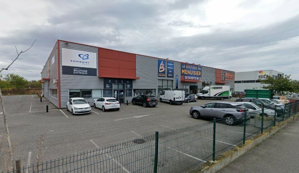 Vente local d''activites 2080 m² non divisibles