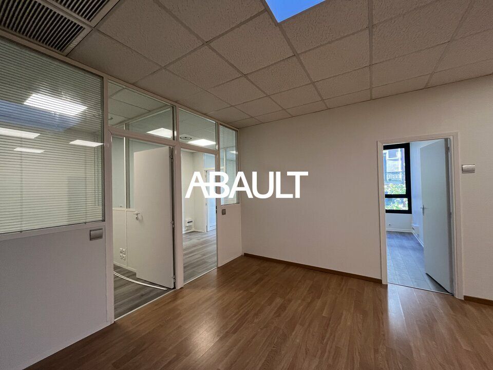 A LOUEUR BUREAUX D'ENVIRON 100 m² RUE DE BAYARD AVEC PARKINGS