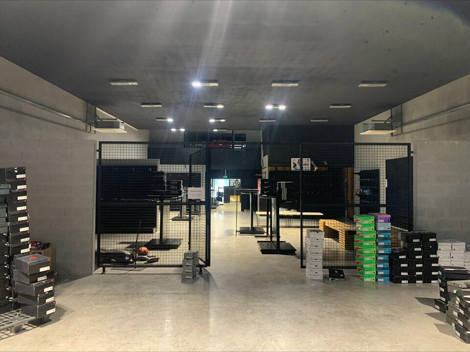 Location local commercial 689 m² non divisibles