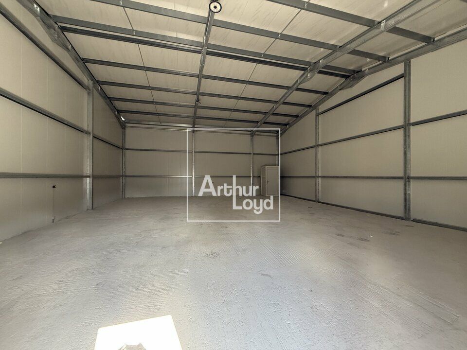 Location local d''activites 390 m² divisibles à partir de 195 m²