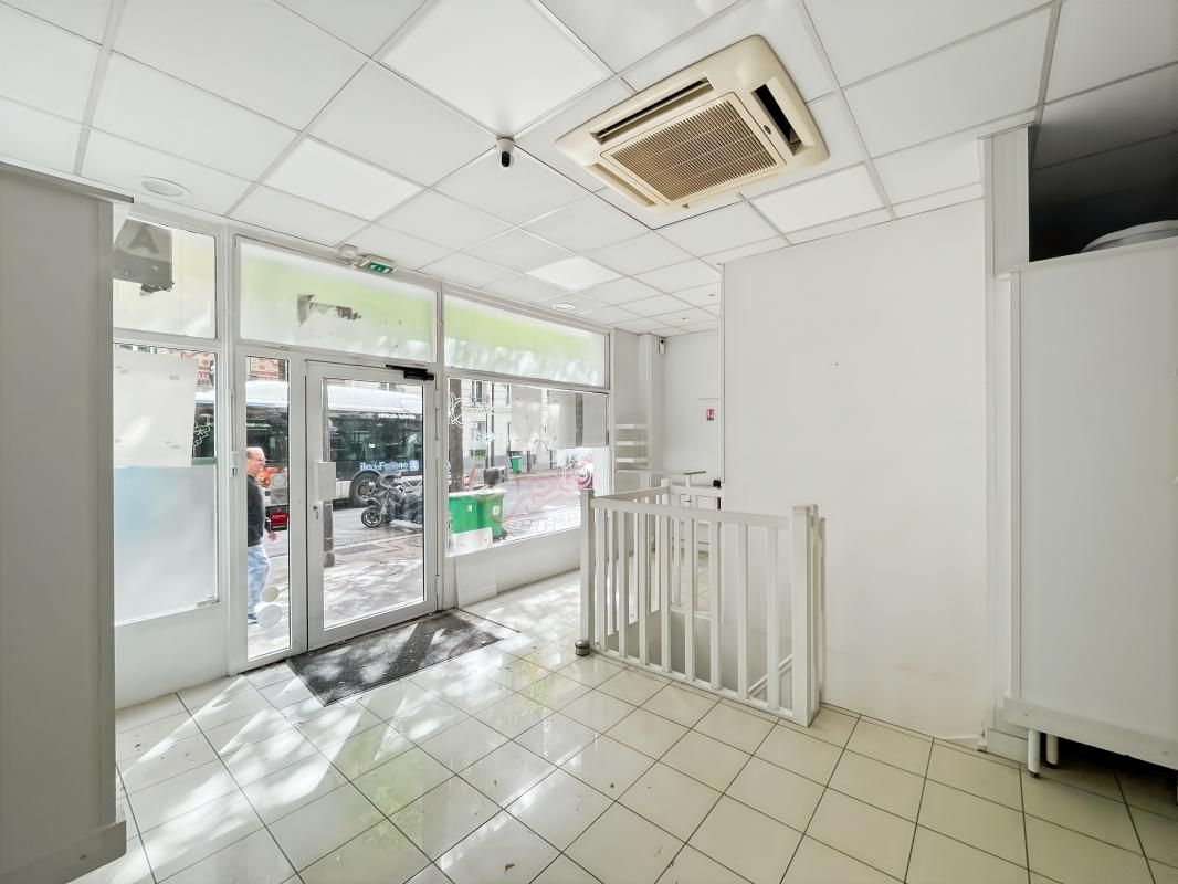 Location local commercial 72 m² non divisibles