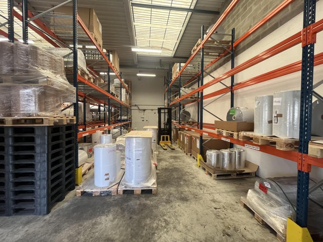 Location entrepôts 244 m² non divisibles