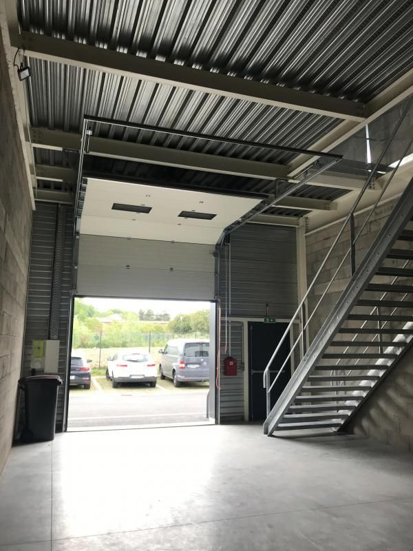 Location entrepôts 1481 m² divisibles à partir de 158 m²