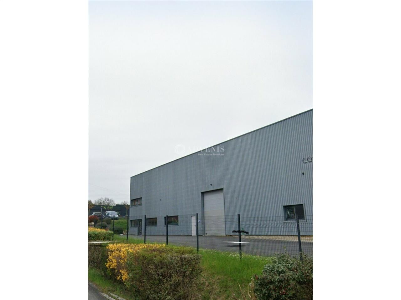 Vente local d''activites 1300 m² non divisibles