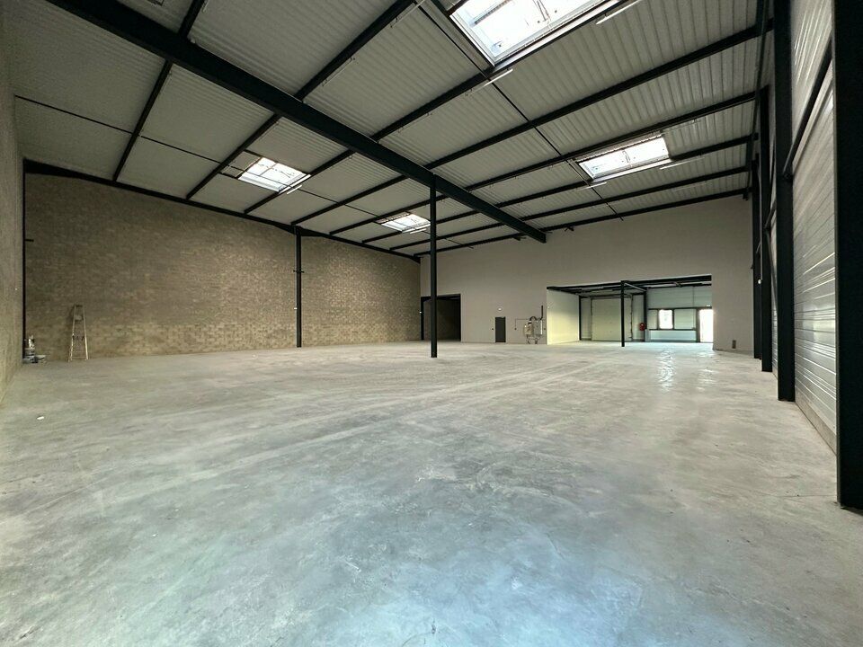 ACTI'LOG Transaction vous propose à la location des locaux d'activités neufs au bord de la RD301 et de l'A16 idéal pour les PME/PMI. Les locaux sont livrées entièrement équipées.