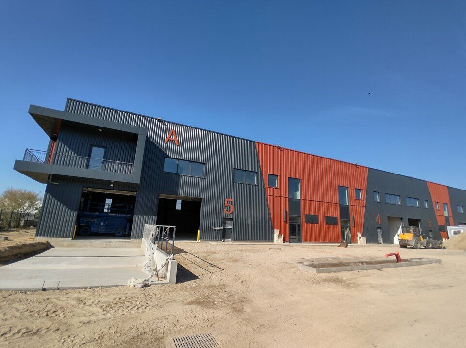 ACTI'LOG Transaction vous propose à la location des cellules d'activités/bureaux au sein d'un parc neuf, idéalement situé.