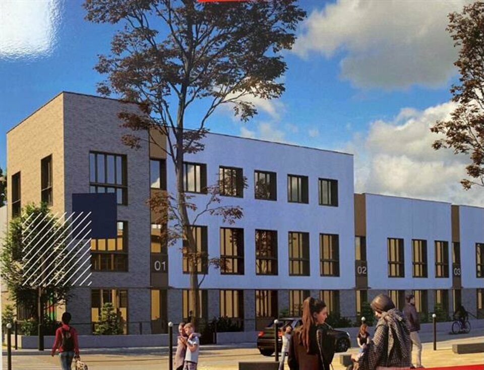 Location local d''activites 4650 m² divisibles à partir de 262 m²