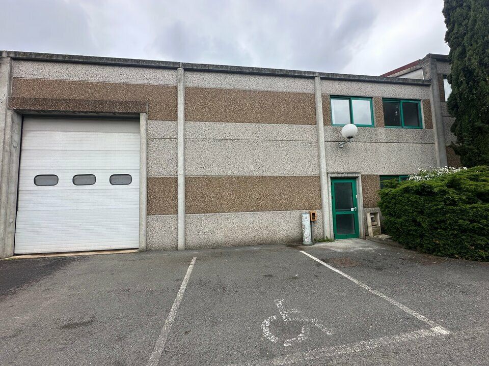 Location local d''activites 320 m² non divisibles