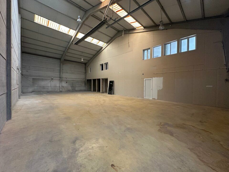 ACTI'LOG Transaction vous propose à la location un local d'activité en bon état sur l'agglomération de Cergy-Pontoise à proximité de l'A15 et de la N184.