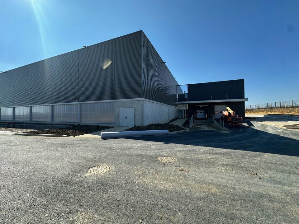 ACTI'LOG Transaction vous propose à la location un local d'activité Neuf de 5 508 m² à proximité de l'aéroport CDG et des autoroutes A1 et A3.