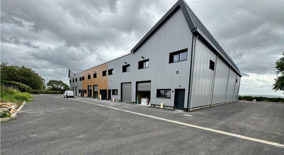 Vente local d''activites 165 m² non divisibles