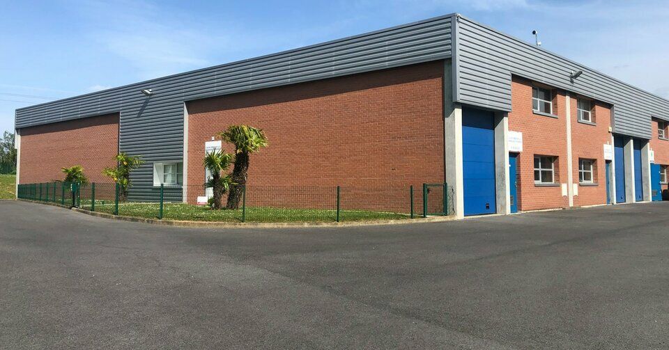 Location local d''activites 389 m² non divisibles
