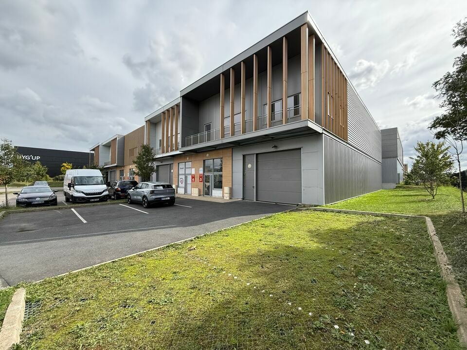 Location local d''activites 421 m² non divisibles