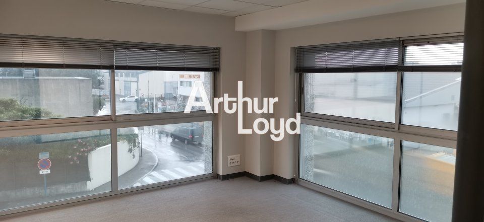 BUREAUX PMR A LOUER SAINT LAURENT DU VAR 246 M²