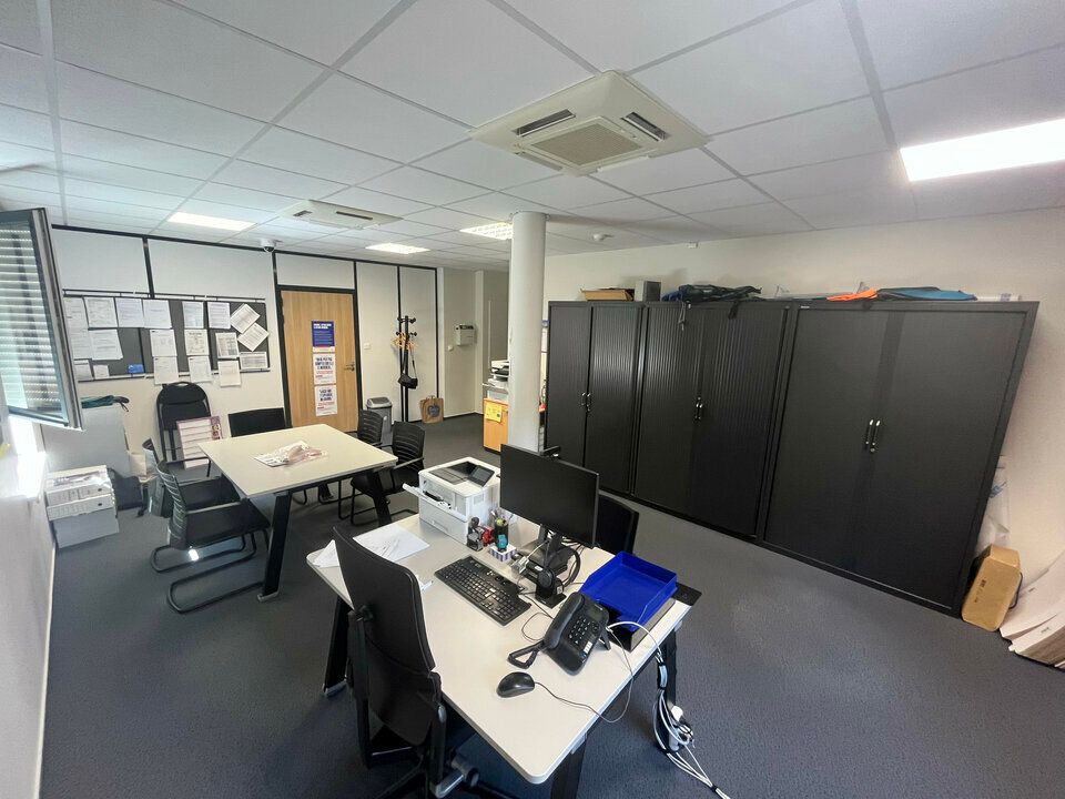 LOCAL COMMERCIAL à LOUER de 150m²