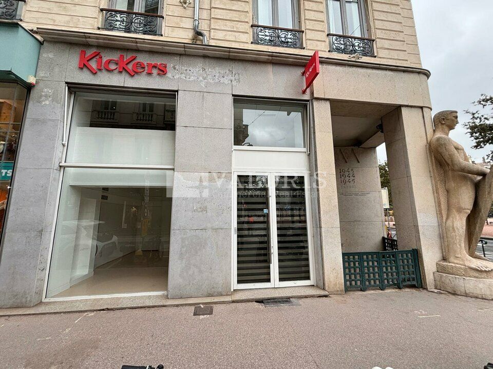 Location local commercial 112 m² non divisibles