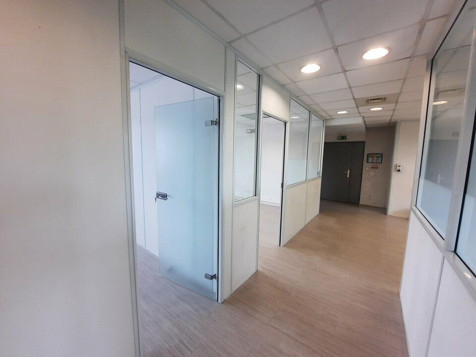 AXE TRES PASSANT - BUREAUX + PARKINGS.