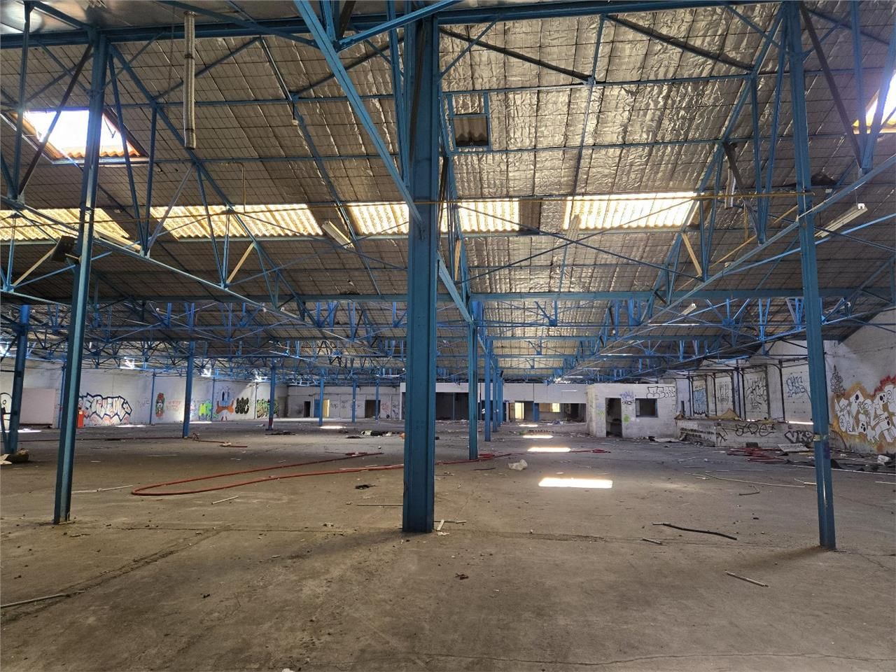 Vente local 6695 m² à SAINT-PIERRE-DES-CORPS