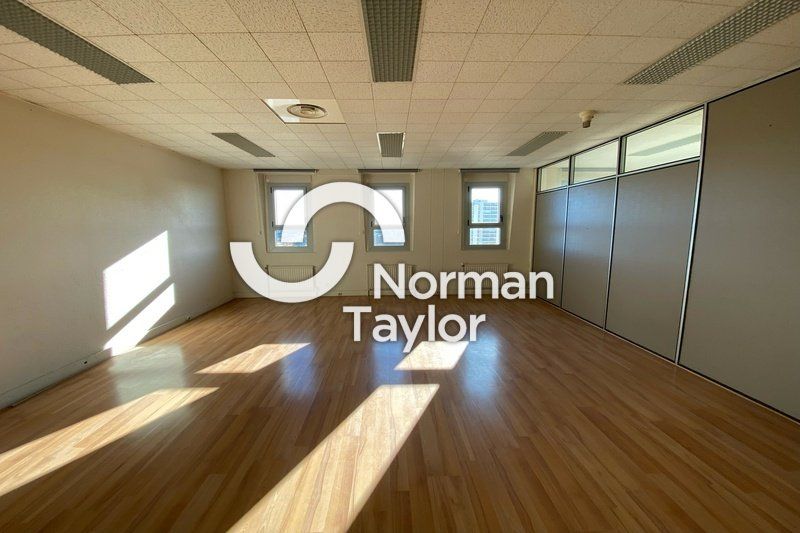 Location bureaux 174.2 m² non divisibles