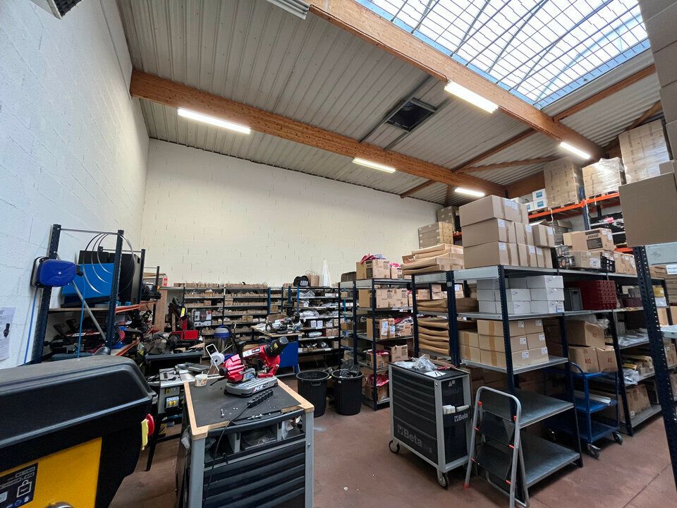 À LOUER – LOCAL D'ACTIVITÉS DE 434 m² – DÉCINES-CHARPIEU / PARC DES OLIVÉRIANNES