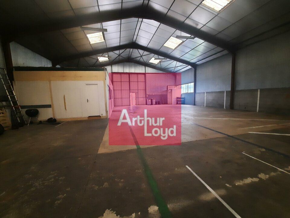 BEAUMONT A VENDRE ENTREPOT 305 M²