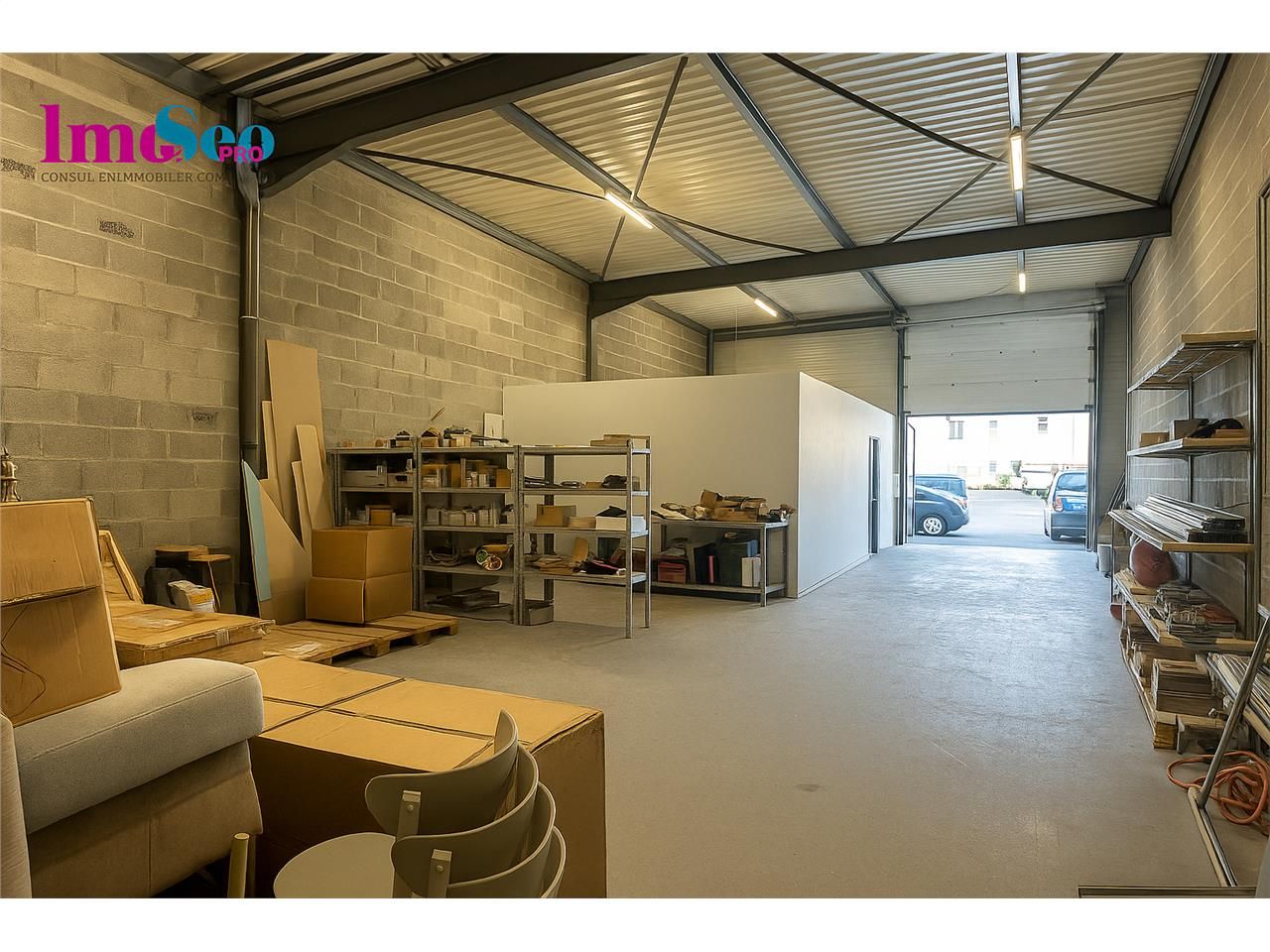 Location local 163.00 m² à MONTUSSAN