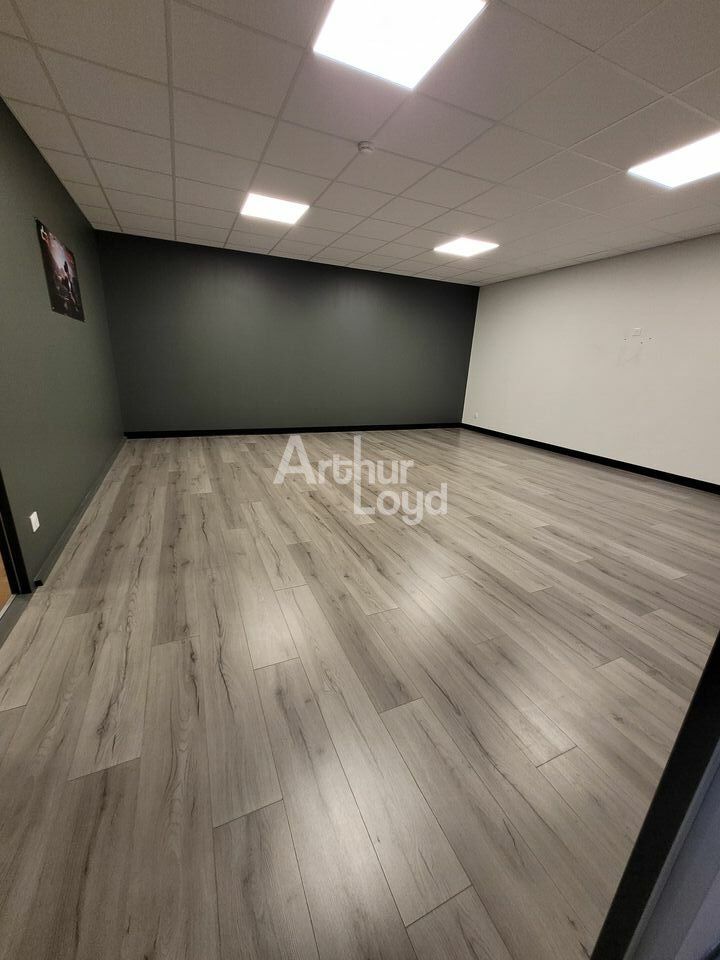 Local commercial a louer - 491m2 - Coeur zone Epagny