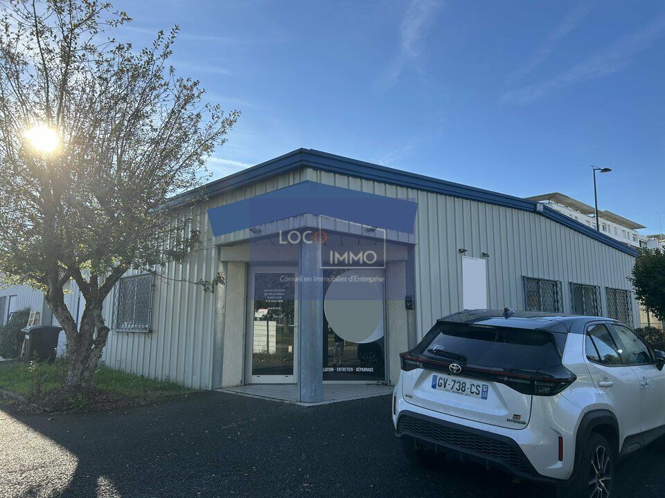 Location local d''activites 230 m² non divisibles