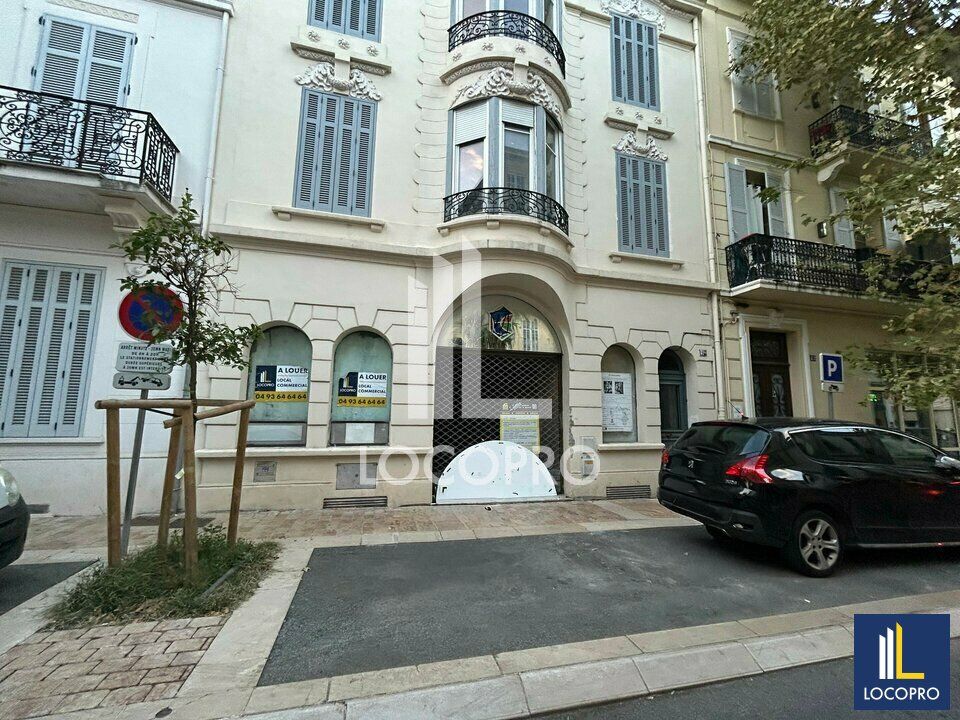 Location local commercial 341 m² non divisibles