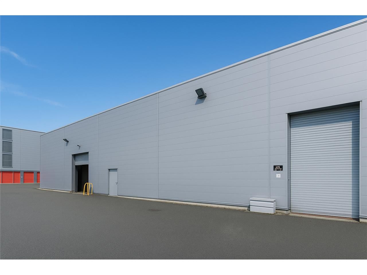 Location local 765.00 m² à BORDEAUX