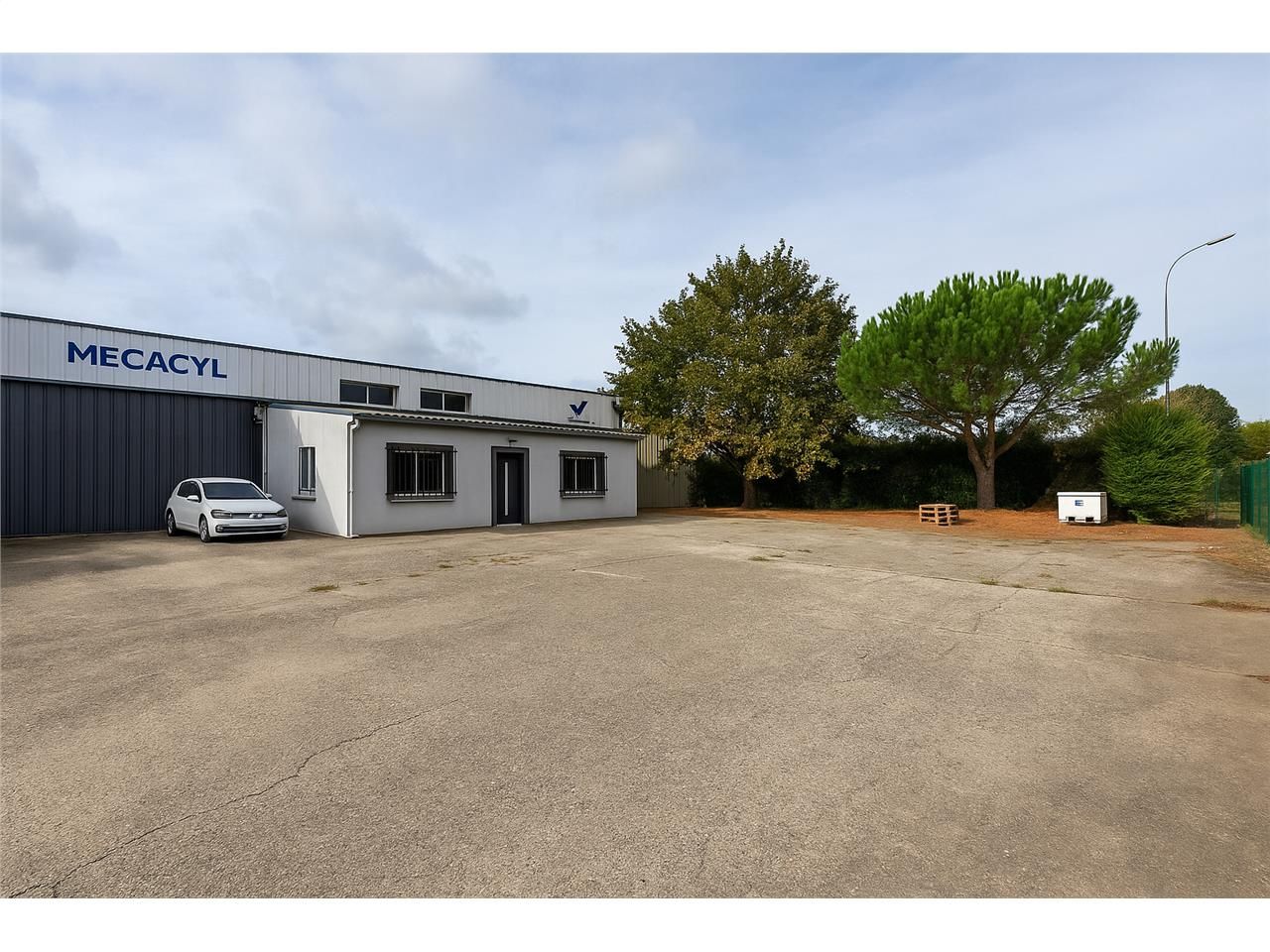 Vente local 797.00 m² à CESTAS