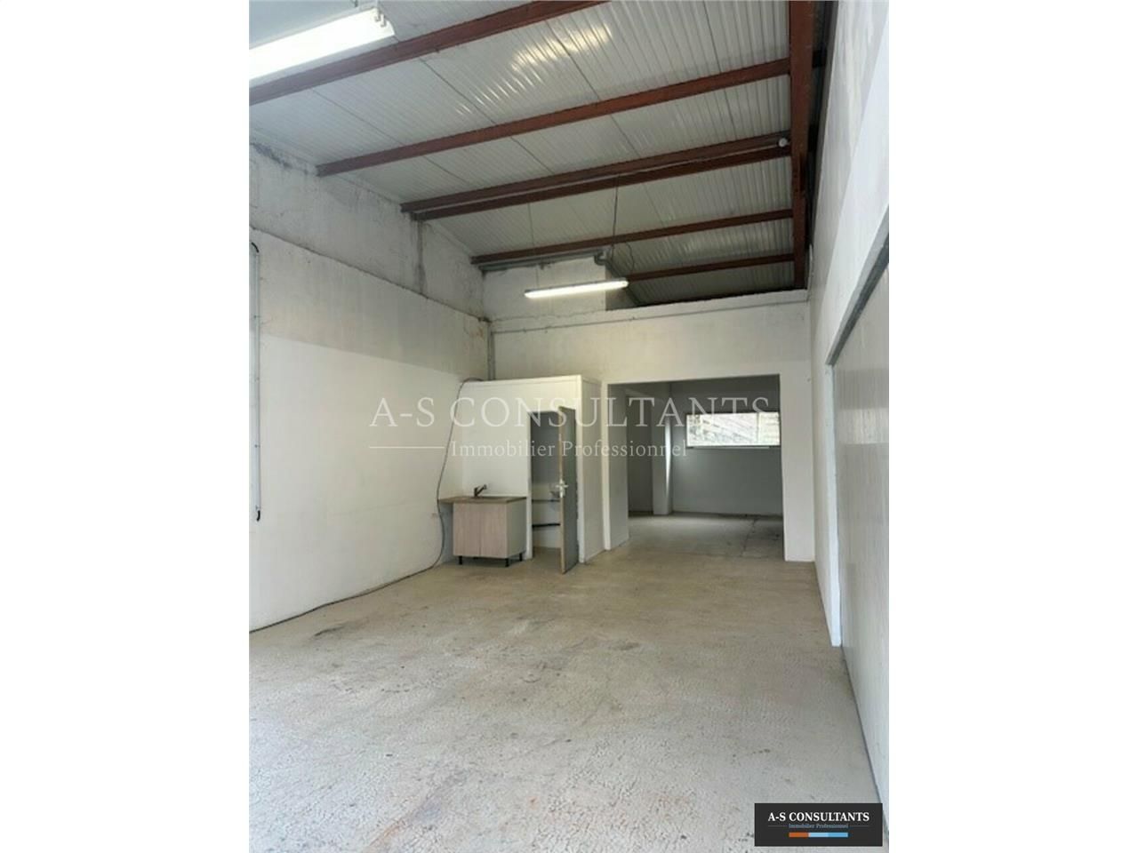 Location entrepot 75 m² non divisibles