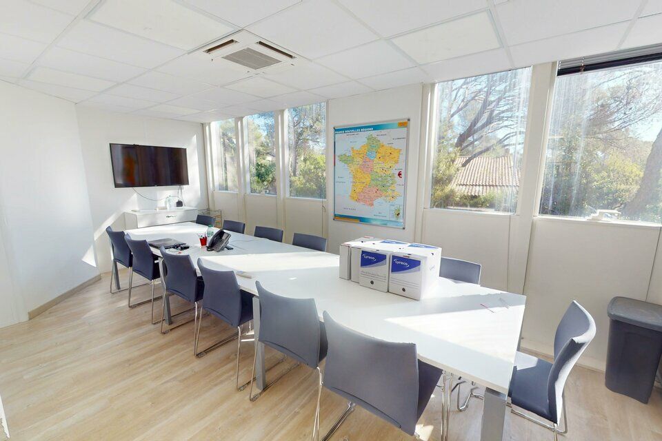 430 m² pour ce bureaux en location à Saint-raphaël