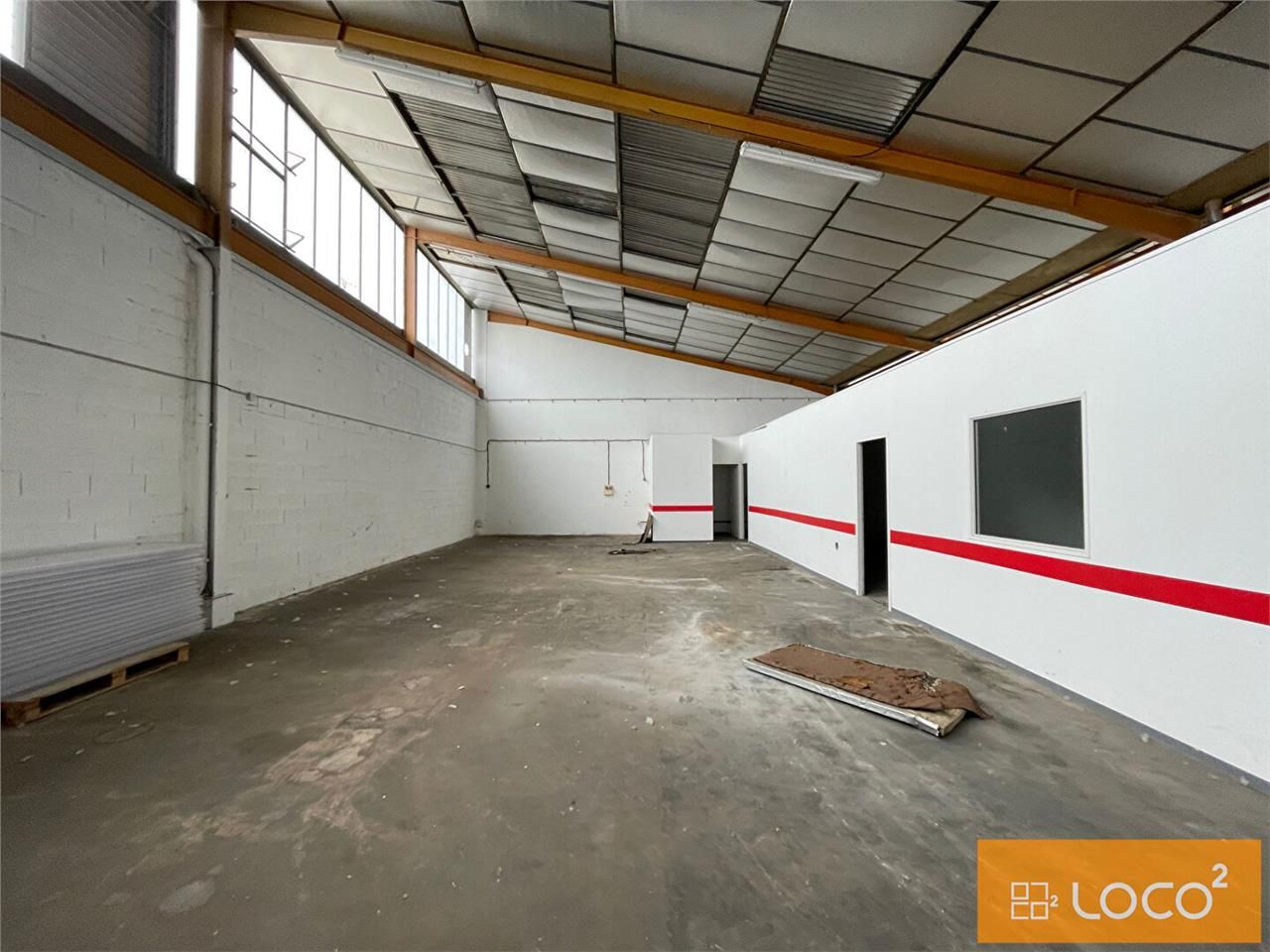 Location local 228.00 m² à MONTAUBAN