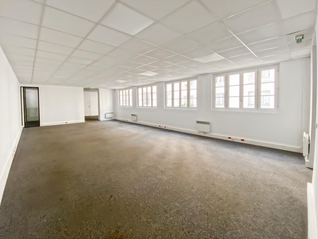 Location bureaux 377 m² non divisibles